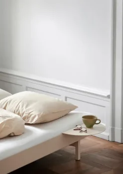Nachttisch zu Bett 90–180