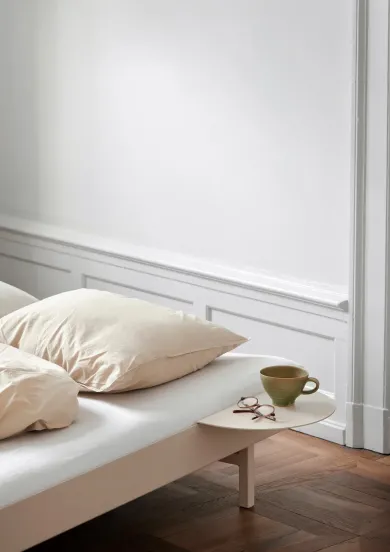 Nachttisch zu Bett 90–180